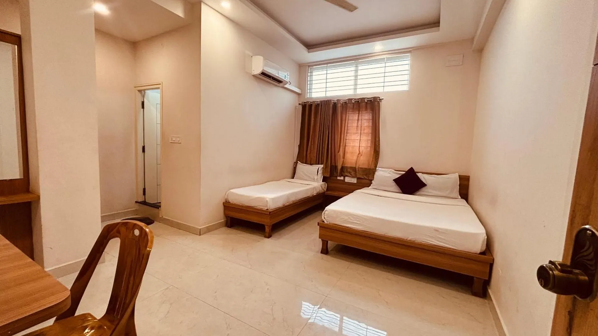 Hotell Seema Palace Inn 1 Km From Railwaystaion Mysore