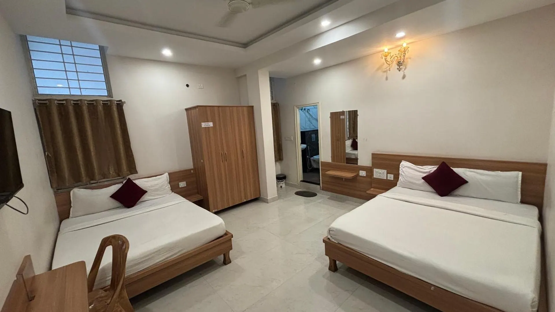 Seema Palace Inn 1 Km From Railwaystaion Mysore 2*,  Indien