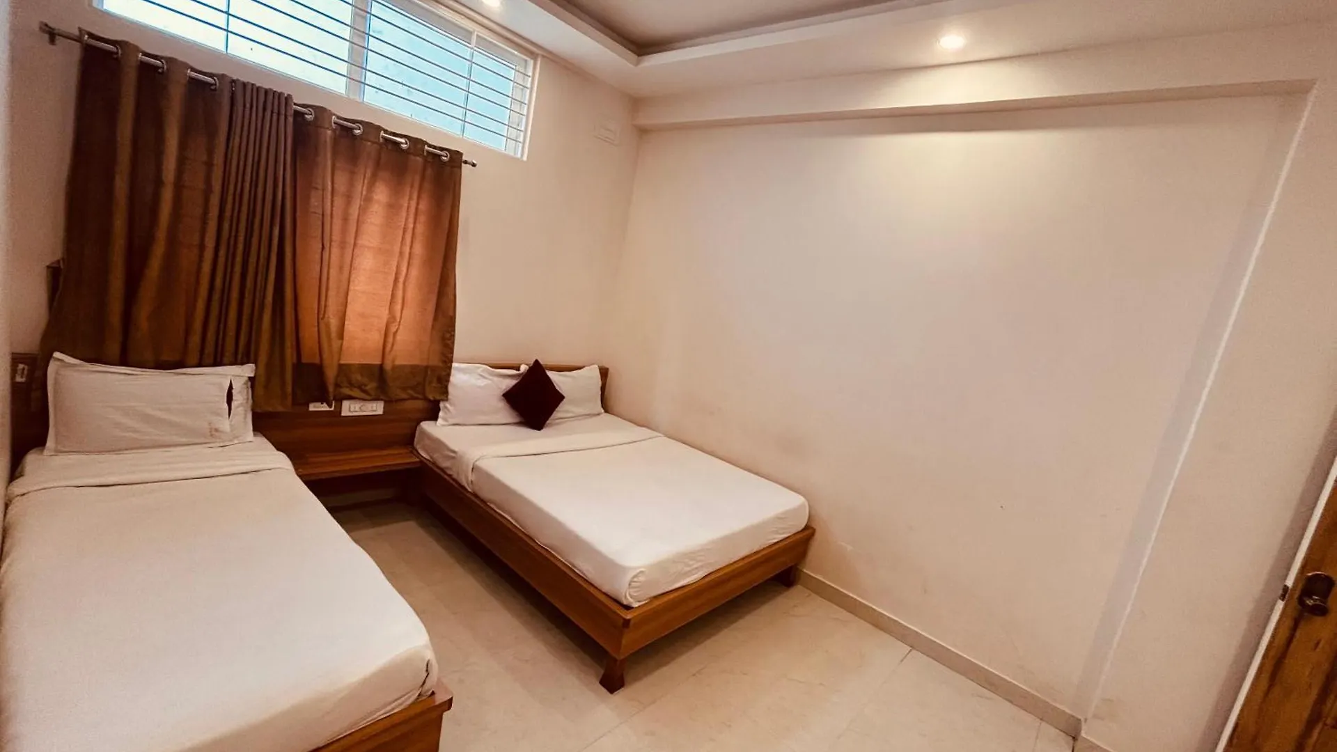 Seema Palace Inn 1 Km From Railwaystaion Mysore